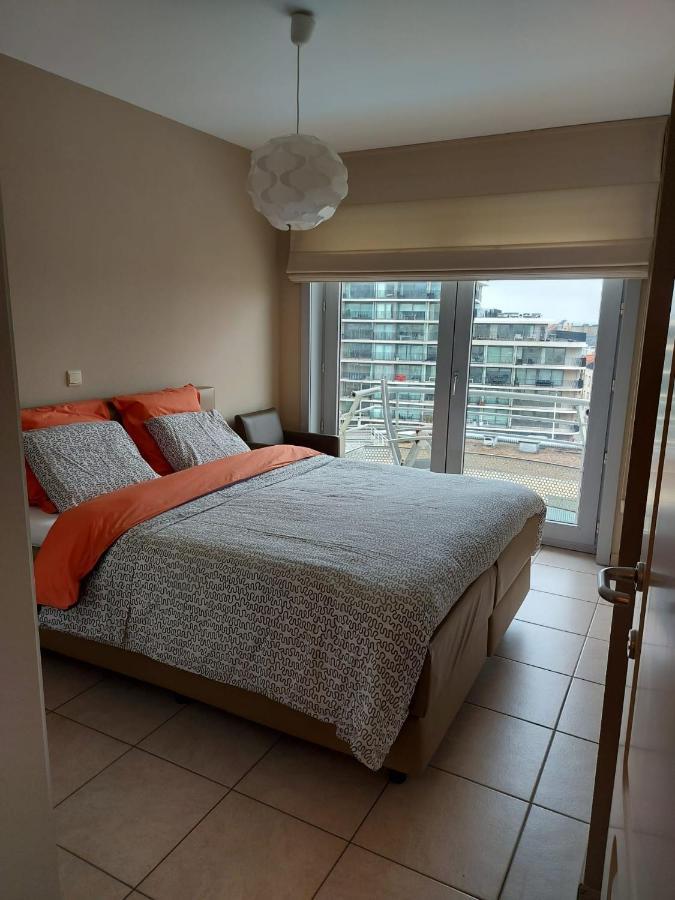 Appartement Met Zeezicht En Verwarmd Zwembad Остенде Экстерьер фото