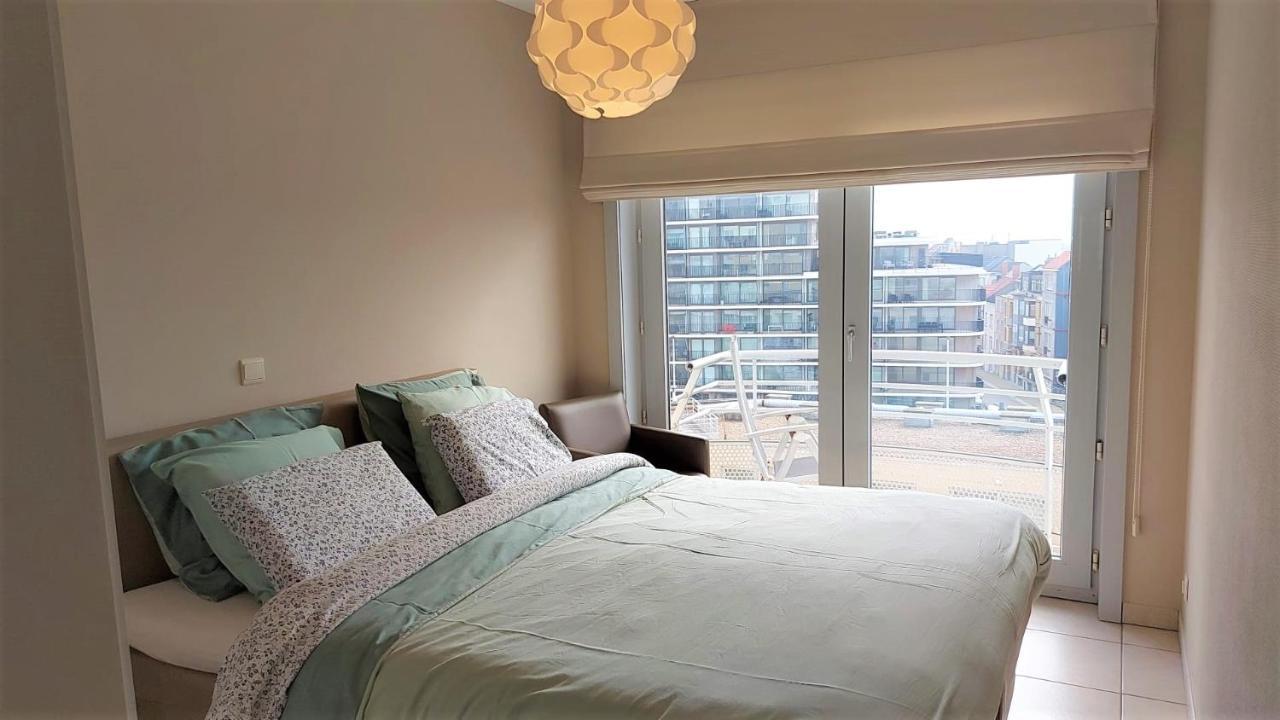 Appartement Met Zeezicht En Verwarmd Zwembad Остенде Экстерьер фото